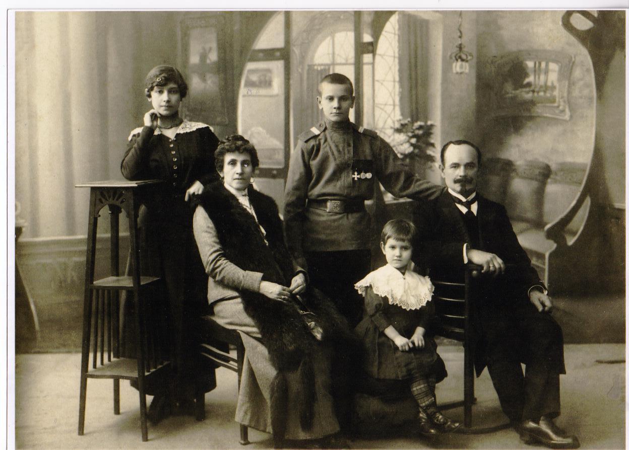 Фото семьи Яворских- Осташевских.jpg